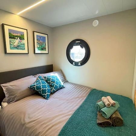 Yarmouth Waterlodge Floating Apartments 2 Extérieur photo