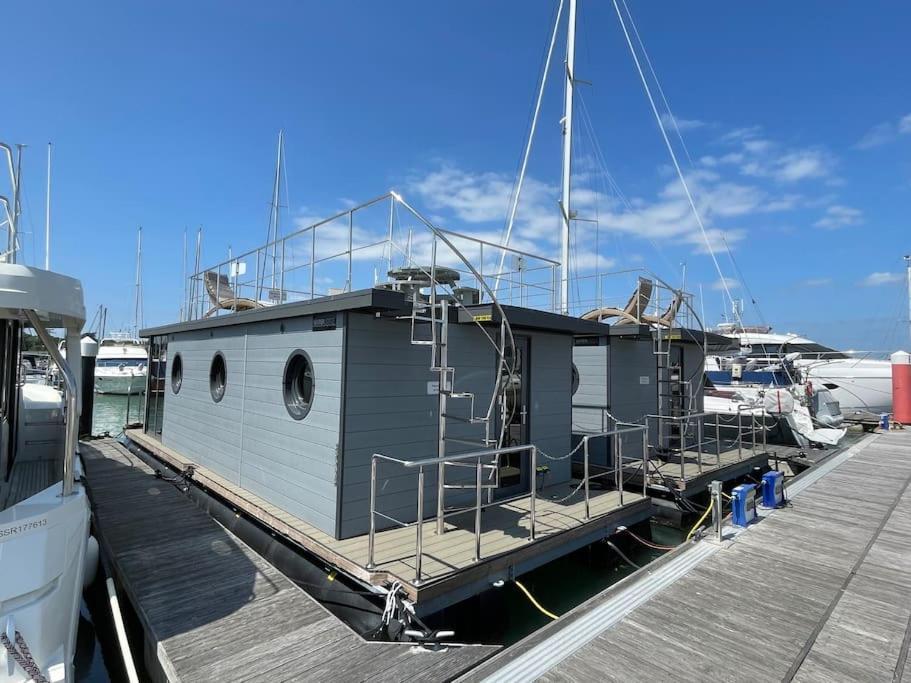 Yarmouth Waterlodge Floating Apartments 2 Extérieur photo